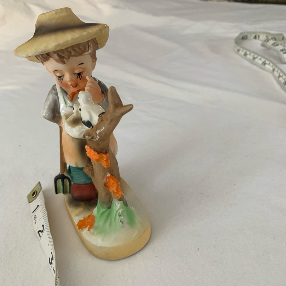 VINTAGE NAPCO HAY DAY CERAMIC FIGURINE. Made in Japan.